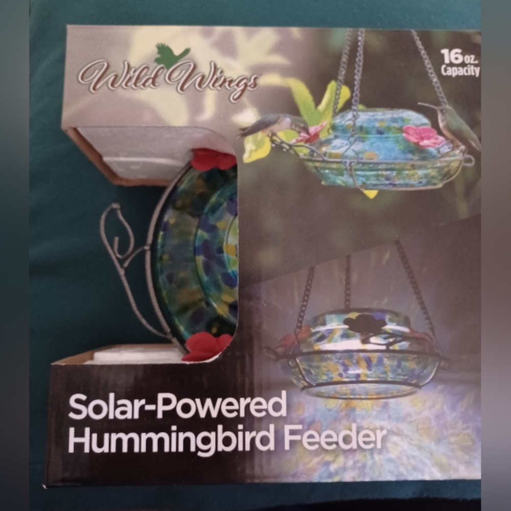 Wild wings solar powered hummingbird feeder with light